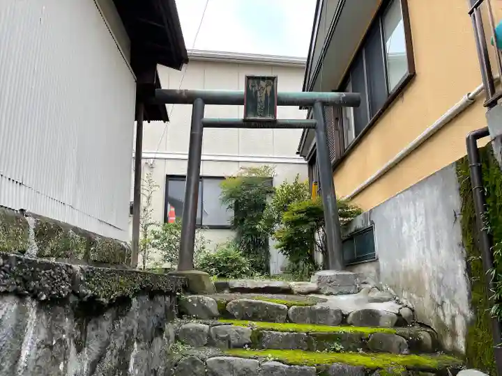 和多利稲荷の鳥居