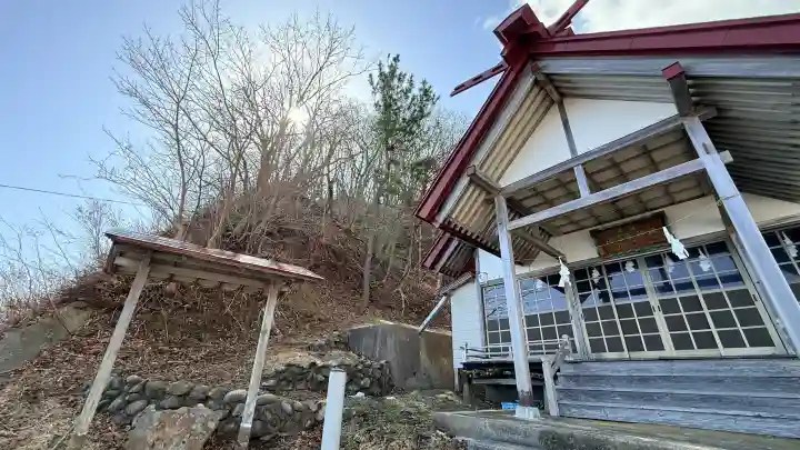 小谷石神社の{uncategorized: "未分類", other: "その他", undefined: "問題あり", building: "その他建物", grave: "お墓", sacred_gate: "鳥居", guardian: "狛犬", statue: "像", buddha: "仏像", history: "歴史", nature: "自然", garden: "庭園", animal: "動物", pagoda: "塔", temizu: "手水舎", mountain_gate: "山門・神門", sanctuary: "本殿・本堂", subordinate: "末社・摂社", art: "芸術", scenery: "景色", jizo: "地蔵", ema: "絵馬", goshuin: "御朱印", omikuji: "おみくじ", items: "授与品その他", amulet: "お守り", goshuincho: "御朱印帳", eats: "食事", festival: "お祭り", votive_dance: "神楽", shichigosan: "七五三参", wedding: "結婚式", experience: "体験その他", initially: "初詣", around: "周辺", anti_infection: "感染症対策"}