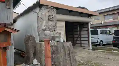 豊受稲荷神社の{uncategorized: "未分類", other: "その他", undefined: "問題あり", building: "その他建物", grave: "お墓", sacred_gate: "鳥居", guardian: "狛犬", statue: "像", buddha: "仏像", history: "歴史", nature: "自然", garden: "庭園", animal: "動物", pagoda: "塔", temizu: "手水舎", mountain_gate: "山門・神門", sanctuary: "本殿・本堂", subordinate: "末社・摂社", art: "芸術", scenery: "景色", jizo: "地蔵", ema: "絵馬", goshuin: "御朱印", omikuji: "おみくじ", items: "授与品その他", amulet: "お守り", goshuincho: "御朱印帳", eats: "食事", festival: "お祭り", votive_dance: "神楽", shichigosan: "七五三参", wedding: "結婚式", experience: "体験その他", initially: "初詣", around: "周辺", anti_infection: "感染症対策"}