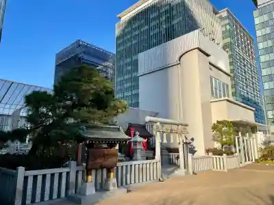 三囲神社（三圍神社）日本橋摂社の{uncategorized: "未分類", other: "その他", undefined: "問題あり", building: "その他建物", grave: "お墓", sacred_gate: "鳥居", guardian: "狛犬", statue: "像", buddha: "仏像", history: "歴史", nature: "自然", garden: "庭園", animal: "動物", pagoda: "塔", temizu: "手水舎", mountain_gate: "山門・神門", sanctuary: "本殿・本堂", subordinate: "末社・摂社", art: "芸術", scenery: "景色", jizo: "地蔵", ema: "絵馬", goshuin: "御朱印", omikuji: "おみくじ", items: "授与品その他", amulet: "お守り", goshuincho: "御朱印帳", eats: "食事", festival: "お祭り", votive_dance: "神楽", shichigosan: "七五三参", wedding: "結婚式", experience: "体験その他", initially: "初詣", around: "周辺", anti_infection: "感染症対策"}