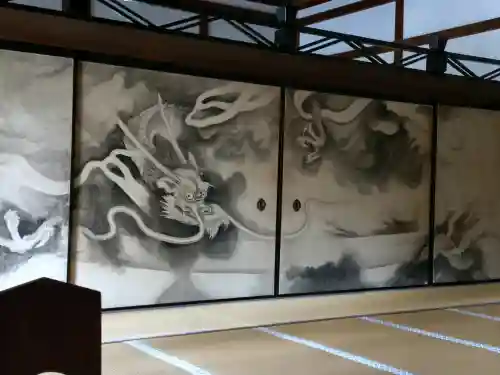 龍安寺の{uncategorized: "未分類", other: "その他", undefined: "問題あり", building: "その他建物", grave: "お墓", sacred_gate: "鳥居", guardian: "狛犬", statue: "像", buddha: "仏像", history: "歴史", nature: "自然", garden: "庭園", animal: "動物", pagoda: "塔", temizu: "手水舎", mountain_gate: "山門・神門", sanctuary: "本殿・本堂", subordinate: "末社・摂社", art: "芸術", scenery: "景色", jizo: "地蔵", ema: "絵馬", goshuin: "御朱印", omikuji: "おみくじ", items: "授与品その他", amulet: "お守り", goshuincho: "御朱印帳", eats: "食事", festival: "お祭り", votive_dance: "神楽", shichigosan: "七五三参", wedding: "結婚式", experience: "体験その他", initially: "初詣", around: "周辺", anti_infection: "感染症対策"}