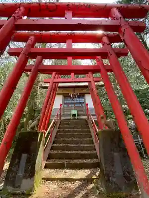 稲荷大明神の鳥居