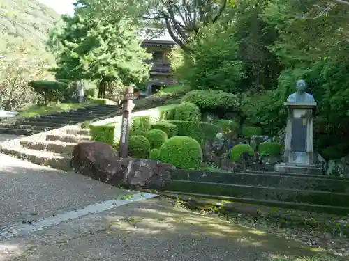 神峯寺の山門