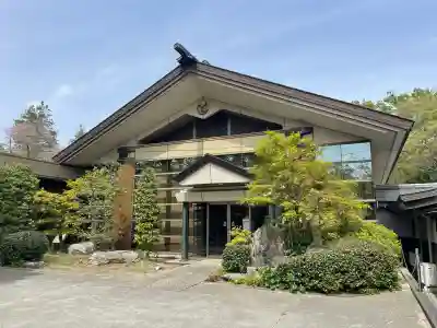 諏訪神社の{uncategorized: "未分類", other: "その他", undefined: "問題あり", building: "その他建物", grave: "お墓", sacred_gate: "鳥居", guardian: "狛犬", statue: "像", buddha: "仏像", history: "歴史", nature: "自然", garden: "庭園", animal: "動物", pagoda: "塔", temizu: "手水舎", mountain_gate: "山門・神門", sanctuary: "本殿・本堂", subordinate: "末社・摂社", art: "芸術", scenery: "景色", jizo: "地蔵", ema: "絵馬", goshuin: "御朱印", omikuji: "おみくじ", items: "授与品その他", amulet: "お守り", goshuincho: "御朱印帳", eats: "食事", festival: "お祭り", votive_dance: "神楽", shichigosan: "七五三参", wedding: "結婚式", experience: "体験その他", initially: "初詣", around: "周辺", anti_infection: "感染症対策"}