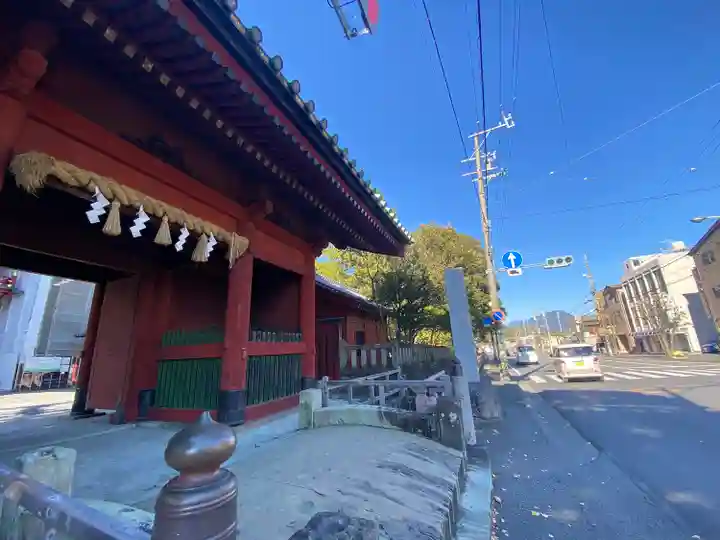 静岡浅間神社の山門・神門
