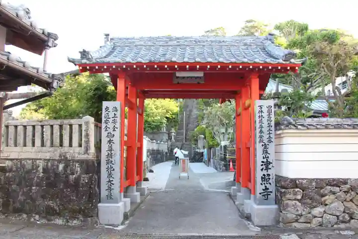 津照寺の山門・神門