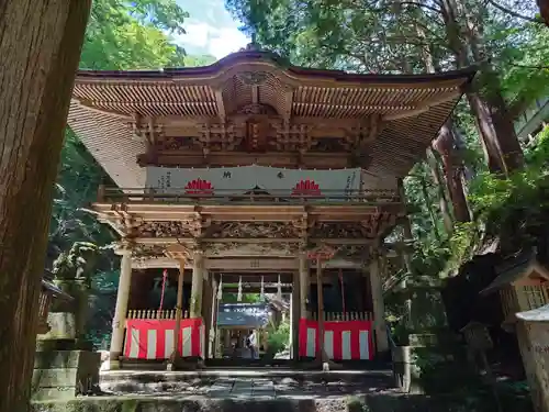 大嶽山那賀都神社の山門