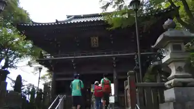 高尾山薬王院の山門・神門