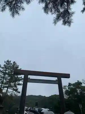 伊勢神宮内宮（皇大神宮）の{uncategorized: "未分類", other: "その他", undefined: "問題あり", building: "その他建物", grave: "お墓", sacred_gate: "鳥居", guardian: "狛犬", statue: "像", buddha: "仏像", history: "歴史", nature: "自然", garden: "庭園", animal: "動物", pagoda: "塔", temizu: "手水舎", mountain_gate: "山門・神門", sanctuary: "本殿・本堂", subordinate: "末社・摂社", art: "芸術", scenery: "景色", jizo: "地蔵", ema: "絵馬", goshuin: "御朱印", omikuji: "おみくじ", items: "授与品その他", amulet: "お守り", goshuincho: "御朱印帳", eats: "食事", festival: "お祭り", votive_dance: "神楽", shichigosan: "七五三参", wedding: "結婚式", experience: "体験その他", initially: "初詣", around: "周辺", anti_infection: "感染症対策"}