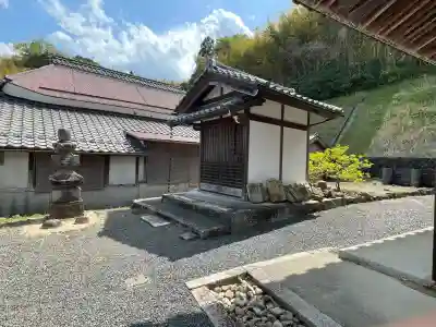 盛願寺の{uncategorized: "未分類", other: "その他", undefined: "問題あり", building: "その他建物", grave: "お墓", sacred_gate: "鳥居", guardian: "狛犬", statue: "像", buddha: "仏像", history: "歴史", nature: "自然", garden: "庭園", animal: "動物", pagoda: "塔", temizu: "手水舎", mountain_gate: "山門・神門", sanctuary: "本殿・本堂", subordinate: "末社・摂社", art: "芸術", scenery: "景色", jizo: "地蔵", ema: "絵馬", goshuin: "御朱印", omikuji: "おみくじ", items: "授与品その他", amulet: "お守り", goshuincho: "御朱印帳", eats: "食事", festival: "お祭り", votive_dance: "神楽", shichigosan: "七五三参", wedding: "結婚式", experience: "体験その他", initially: "初詣", around: "周辺", anti_infection: "感染症対策"}