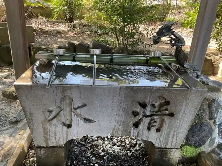 上地八幡宮の手水舎