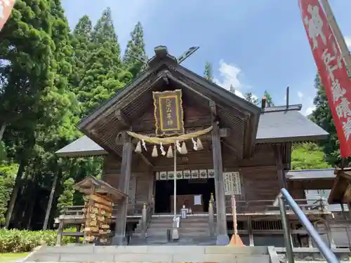 八海山尊神社の本殿