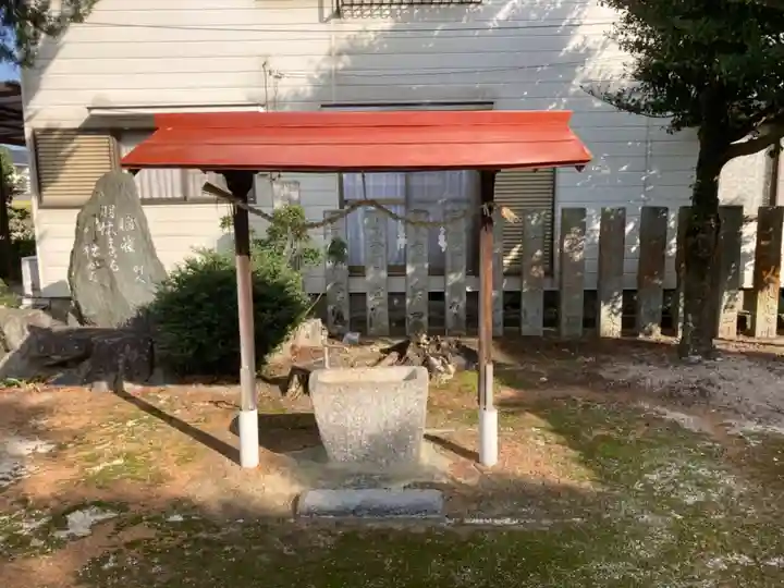鎮守神社の手水舎
