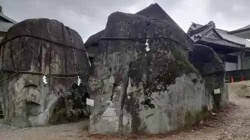 三ツ石神社(岩手県)