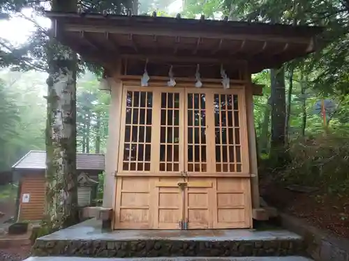 新屋山神社奥宮(山梨県)