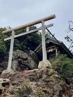 稲佐の浜　弁天島の鳥居