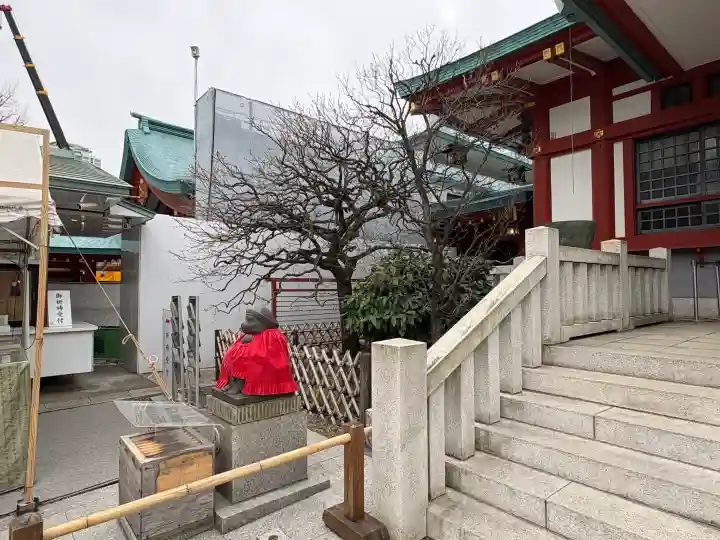 日枝神社の{uncategorized: "未分類", other: "その他", undefined: "問題あり", building: "その他建物", grave: "お墓", sacred_gate: "鳥居", guardian: "狛犬", statue: "像", buddha: "仏像", history: "歴史", nature: "自然", garden: "庭園", animal: "動物", pagoda: "塔", temizu: "手水舎", mountain_gate: "山門・神門", sanctuary: "本殿・本堂", subordinate: "末社・摂社", art: "芸術", scenery: "景色", jizo: "地蔵", ema: "絵馬", goshuin: "御朱印", omikuji: "おみくじ", items: "授与品その他", amulet: "お守り", goshuincho: "御朱印帳", eats: "食事", festival: "お祭り", votive_dance: "神楽", shichigosan: "七五三参", wedding: "結婚式", experience: "体験その他", initially: "初詣", around: "周辺", anti_infection: "感染症対策"}