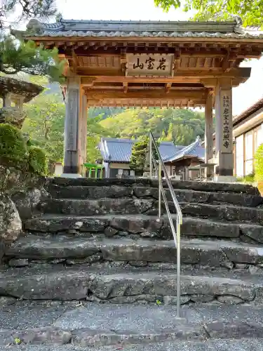 高照寺の{uncategorized: "未分類", other: "その他", undefined: "問題あり", building: "その他建物", grave: "お墓", sacred_gate: "鳥居", guardian: "狛犬", statue: "像", buddha: "仏像", history: "歴史", nature: "自然", garden: "庭園", animal: "動物", pagoda: "塔", temizu: "手水舎", mountain_gate: "山門・神門", sanctuary: "本殿・本堂", subordinate: "末社・摂社", art: "芸術", scenery: "景色", jizo: "地蔵", ema: "絵馬", goshuin: "御朱印", omikuji: "おみくじ", items: "授与品その他", amulet: "お守り", goshuincho: "御朱印帳", eats: "食事", festival: "お祭り", votive_dance: "神楽", shichigosan: "七五三参", wedding: "結婚式", experience: "体験その他", initially: "初詣", around: "周辺", anti_infection: "感染症対策"}