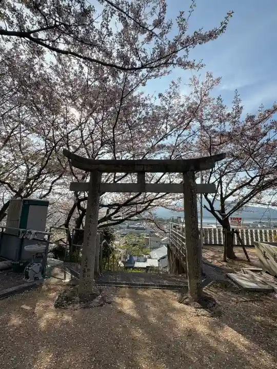 大田神社の{uncategorized: "未分類", other: "その他", undefined: "問題あり", building: "その他建物", grave: "お墓", sacred_gate: "鳥居", guardian: "狛犬", statue: "像", buddha: "仏像", history: "歴史", nature: "自然", garden: "庭園", animal: "動物", pagoda: "塔", temizu: "手水舎", mountain_gate: "山門・神門", sanctuary: "本殿・本堂", subordinate: "末社・摂社", art: "芸術", scenery: "景色", jizo: "地蔵", ema: "絵馬", goshuin: "御朱印", omikuji: "おみくじ", items: "授与品その他", amulet: "お守り", goshuincho: "御朱印帳", eats: "食事", festival: "お祭り", votive_dance: "神楽", shichigosan: "七五三参", wedding: "結婚式", experience: "体験その他", initially: "初詣", around: "周辺", anti_infection: "感染症対策"}