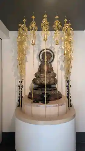 増上寺塔頭 三縁山 宝珠院の{uncategorized: "未分類", other: "その他", undefined: "問題あり", building: "その他建物", grave: "お墓", sacred_gate: "鳥居", guardian: "狛犬", statue: "像", buddha: "仏像", history: "歴史", nature: "自然", garden: "庭園", animal: "動物", pagoda: "塔", temizu: "手水舎", mountain_gate: "山門・神門", sanctuary: "本殿・本堂", subordinate: "末社・摂社", art: "芸術", scenery: "景色", jizo: "地蔵", ema: "絵馬", goshuin: "御朱印", omikuji: "おみくじ", items: "授与品その他", amulet: "お守り", goshuincho: "御朱印帳", eats: "食事", festival: "お祭り", votive_dance: "神楽", shichigosan: "七五三参", wedding: "結婚式", experience: "体験その他", initially: "初詣", around: "周辺", anti_infection: "感染症対策"}