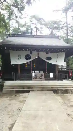 白根神社の本殿