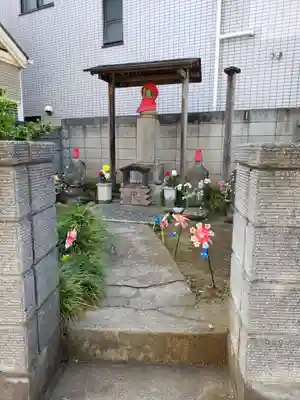 秋津子育地蔵尊の地蔵