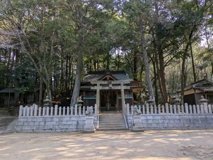 川除御霊神社の{uncategorized: "未分類", other: "その他", undefined: "問題あり", building: "その他建物", grave: "お墓", sacred_gate: "鳥居", guardian: "狛犬", statue: "像", buddha: "仏像", history: "歴史", nature: "自然", garden: "庭園", animal: "動物", pagoda: "塔", temizu: "手水舎", mountain_gate: "山門・神門", sanctuary: "本殿・本堂", subordinate: "末社・摂社", art: "芸術", scenery: "景色", jizo: "地蔵", ema: "絵馬", goshuin: "御朱印", omikuji: "おみくじ", items: "授与品その他", amulet: "お守り", goshuincho: "御朱印帳", eats: "食事", festival: "お祭り", votive_dance: "神楽", shichigosan: "七五三参", wedding: "結婚式", experience: "体験その他", initially: "初詣", around: "周辺", anti_infection: "感染症対策"}