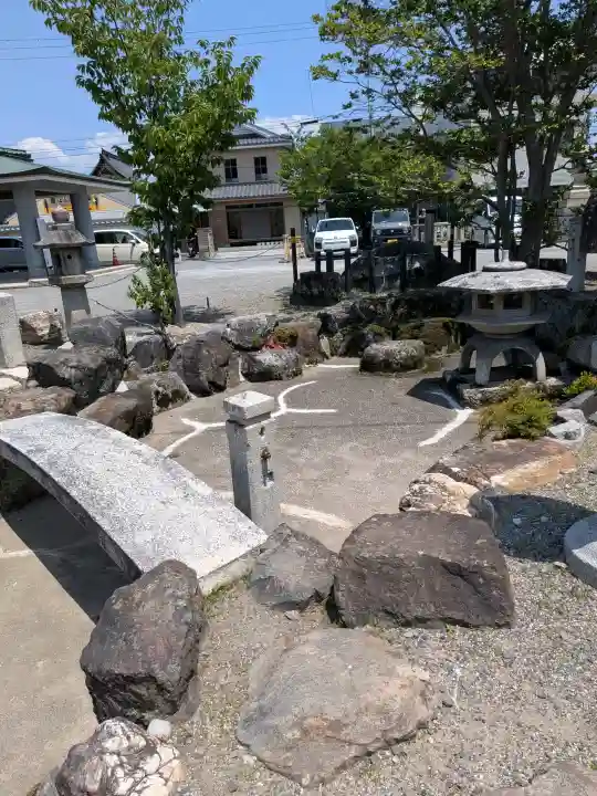 豊国神社の{uncategorized: "未分類", other: "その他", undefined: "問題あり", building: "その他建物", grave: "お墓", sacred_gate: "鳥居", guardian: "狛犬", statue: "像", buddha: "仏像", history: "歴史", nature: "自然", garden: "庭園", animal: "動物", pagoda: "塔", temizu: "手水舎", mountain_gate: "山門・神門", sanctuary: "本殿・本堂", subordinate: "末社・摂社", art: "芸術", scenery: "景色", jizo: "地蔵", ema: "絵馬", goshuin: "御朱印", omikuji: "おみくじ", items: "授与品その他", amulet: "お守り", goshuincho: "御朱印帳", eats: "食事", festival: "お祭り", votive_dance: "神楽", shichigosan: "七五三参", wedding: "結婚式", experience: "体験その他", initially: "初詣", around: "周辺", anti_infection: "感染症対策"}