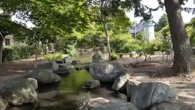 櫟原神社の庭園