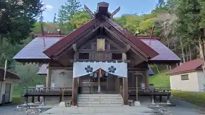 新得神社の本殿・本堂