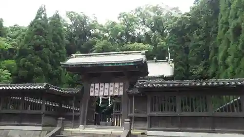 鶴嶺神社の山門