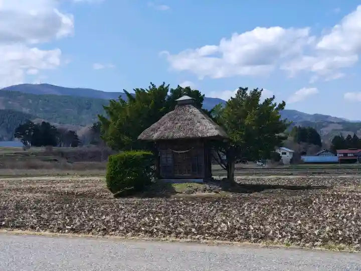 荒神神社の{uncategorized: "未分類", other: "その他", undefined: "問題あり", building: "その他建物", grave: "お墓", sacred_gate: "鳥居", guardian: "狛犬", statue: "像", buddha: "仏像", history: "歴史", nature: "自然", garden: "庭園", animal: "動物", pagoda: "塔", temizu: "手水舎", mountain_gate: "山門・神門", sanctuary: "本殿・本堂", subordinate: "末社・摂社", art: "芸術", scenery: "景色", jizo: "地蔵", ema: "絵馬", goshuin: "御朱印", omikuji: "おみくじ", items: "授与品その他", amulet: "お守り", goshuincho: "御朱印帳", eats: "食事", festival: "お祭り", votive_dance: "神楽", shichigosan: "七五三参", wedding: "結婚式", experience: "体験その他", initially: "初詣", around: "周辺", anti_infection: "感染症対策"}