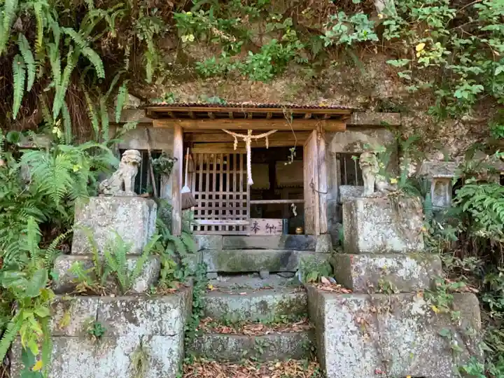 鯨塚の本殿・本堂