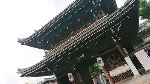 中山寺の山門