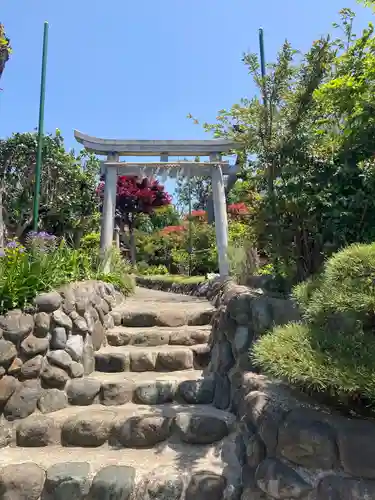 横浜御嶽神社の鳥居