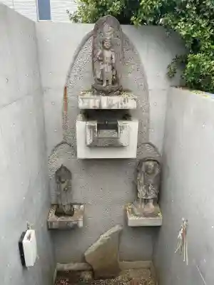 真弘寺の{uncategorized: "未分類", other: "その他", undefined: "問題あり", building: "その他建物", grave: "お墓", sacred_gate: "鳥居", guardian: "狛犬", statue: "像", buddha: "仏像", history: "歴史", nature: "自然", garden: "庭園", animal: "動物", pagoda: "塔", temizu: "手水舎", mountain_gate: "山門・神門", sanctuary: "本殿・本堂", subordinate: "末社・摂社", art: "芸術", scenery: "景色", jizo: "地蔵", ema: "絵馬", goshuin: "御朱印", omikuji: "おみくじ", items: "授与品その他", amulet: "お守り", goshuincho: "御朱印帳", eats: "食事", festival: "お祭り", votive_dance: "神楽", shichigosan: "七五三参", wedding: "結婚式", experience: "体験その他", initially: "初詣", around: "周辺", anti_infection: "感染症対策"}