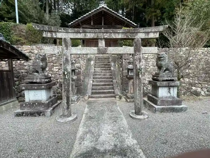 八坂神社の{uncategorized: "未分類", other: "その他", undefined: "問題あり", building: "その他建物", grave: "お墓", sacred_gate: "鳥居", guardian: "狛犬", statue: "像", buddha: "仏像", history: "歴史", nature: "自然", garden: "庭園", animal: "動物", pagoda: "塔", temizu: "手水舎", mountain_gate: "山門・神門", sanctuary: "本殿・本堂", subordinate: "末社・摂社", art: "芸術", scenery: "景色", jizo: "地蔵", ema: "絵馬", goshuin: "御朱印", omikuji: "おみくじ", items: "授与品その他", amulet: "お守り", goshuincho: "御朱印帳", eats: "食事", festival: "お祭り", votive_dance: "神楽", shichigosan: "七五三参", wedding: "結婚式", experience: "体験その他", initially: "初詣", around: "周辺", anti_infection: "感染症対策"}