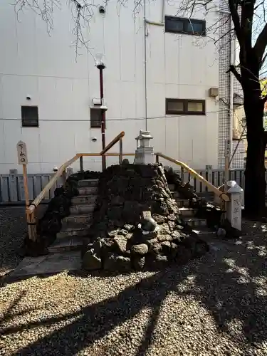 浅草富士浅間神社の{uncategorized: "未分類", other: "その他", undefined: "問題あり", building: "その他建物", grave: "お墓", sacred_gate: "鳥居", guardian: "狛犬", statue: "像", buddha: "仏像", history: "歴史", nature: "自然", garden: "庭園", animal: "動物", pagoda: "塔", temizu: "手水舎", mountain_gate: "山門・神門", sanctuary: "本殿・本堂", subordinate: "末社・摂社", art: "芸術", scenery: "景色", jizo: "地蔵", ema: "絵馬", goshuin: "御朱印", omikuji: "おみくじ", items: "授与品その他", amulet: "お守り", goshuincho: "御朱印帳", eats: "食事", festival: "お祭り", votive_dance: "神楽", shichigosan: "七五三参", wedding: "結婚式", experience: "体験その他", initially: "初詣", around: "周辺", anti_infection: "感染症対策"}