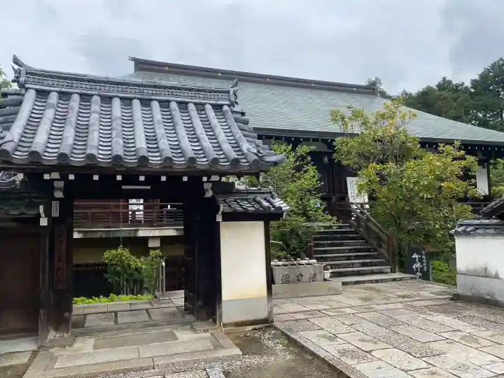矢田寺大門坊の{uncategorized: "未分類", other: "その他", undefined: "問題あり", building: "その他建物", grave: "お墓", sacred_gate: "鳥居", guardian: "狛犬", statue: "像", buddha: "仏像", history: "歴史", nature: "自然", garden: "庭園", animal: "動物", pagoda: "塔", temizu: "手水舎", mountain_gate: "山門・神門", sanctuary: "本殿・本堂", subordinate: "末社・摂社", art: "芸術", scenery: "景色", jizo: "地蔵", ema: "絵馬", goshuin: "御朱印", omikuji: "おみくじ", items: "授与品その他", amulet: "お守り", goshuincho: "御朱印帳", eats: "食事", festival: "お祭り", votive_dance: "神楽", shichigosan: "七五三参", wedding: "結婚式", experience: "体験その他", initially: "初詣", around: "周辺", anti_infection: "感染症対策"}