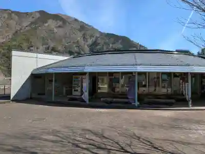智満寺の{uncategorized: "未分類", other: "その他", undefined: "問題あり", building: "その他建物", grave: "お墓", sacred_gate: "鳥居", guardian: "狛犬", statue: "像", buddha: "仏像", history: "歴史", nature: "自然", garden: "庭園", animal: "動物", pagoda: "塔", temizu: "手水舎", mountain_gate: "山門・神門", sanctuary: "本殿・本堂", subordinate: "末社・摂社", art: "芸術", scenery: "景色", jizo: "地蔵", ema: "絵馬", goshuin: "御朱印", omikuji: "おみくじ", items: "授与品その他", amulet: "お守り", goshuincho: "御朱印帳", eats: "食事", festival: "お祭り", votive_dance: "神楽", shichigosan: "七五三参", wedding: "結婚式", experience: "体験その他", initially: "初詣", around: "周辺", anti_infection: "感染症対策"}