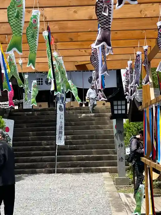 土津神社|こどもと出世の神さまの{uncategorized: "未分類", other: "その他", undefined: "問題あり", building: "その他建物", grave: "お墓", sacred_gate: "鳥居", guardian: "狛犬", statue: "像", buddha: "仏像", history: "歴史", nature: "自然", garden: "庭園", animal: "動物", pagoda: "塔", temizu: "手水舎", mountain_gate: "山門・神門", sanctuary: "本殿・本堂", subordinate: "末社・摂社", art: "芸術", scenery: "景色", jizo: "地蔵", ema: "絵馬", goshuin: "御朱印", omikuji: "おみくじ", items: "授与品その他", amulet: "お守り", goshuincho: "御朱印帳", eats: "食事", festival: "お祭り", votive_dance: "神楽", shichigosan: "七五三参", wedding: "結婚式", experience: "体験その他", initially: "初詣", around: "周辺", anti_infection: "感染症対策"}