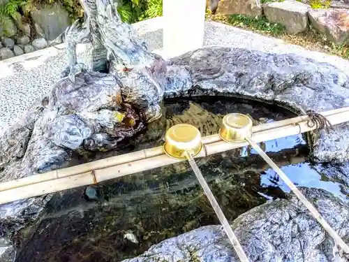 白鳥神社の手水舎