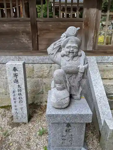 猿投神社の像