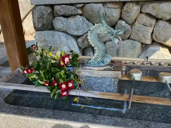 辰尾神社の{uncategorized: "未分類", other: "その他", undefined: "問題あり", building: "その他建物", grave: "お墓", sacred_gate: "鳥居", guardian: "狛犬", statue: "像", buddha: "仏像", history: "歴史", nature: "自然", garden: "庭園", animal: "動物", pagoda: "塔", temizu: "手水舎", mountain_gate: "山門・神門", sanctuary: "本殿・本堂", subordinate: "末社・摂社", art: "芸術", scenery: "景色", jizo: "地蔵", ema: "絵馬", goshuin: "御朱印", omikuji: "おみくじ", items: "授与品その他", amulet: "お守り", goshuincho: "御朱印帳", eats: "食事", festival: "お祭り", votive_dance: "神楽", shichigosan: "七五三参", wedding: "結婚式", experience: "体験その他", initially: "初詣", around: "周辺", anti_infection: "感染症対策"}