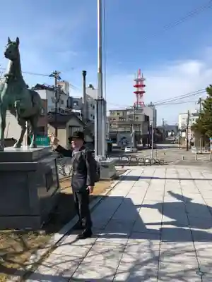 高岡関野神社の像