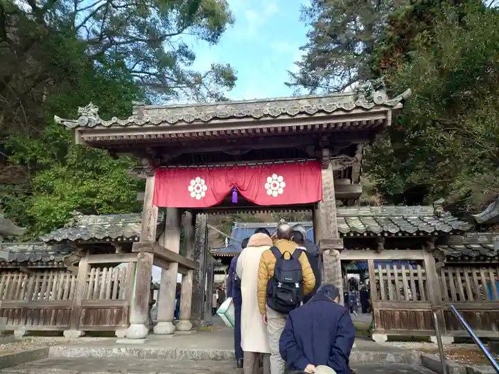 白山比咩神社の山門・神門