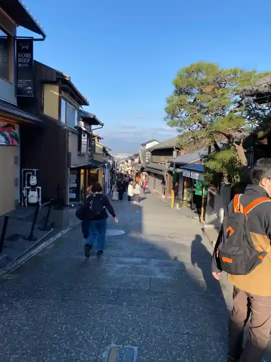 清水寺の{uncategorized: "未分類", other: "その他", undefined: "問題あり", building: "その他建物", grave: "お墓", sacred_gate: "鳥居", guardian: "狛犬", statue: "像", buddha: "仏像", history: "歴史", nature: "自然", garden: "庭園", animal: "動物", pagoda: "塔", temizu: "手水舎", mountain_gate: "山門・神門", sanctuary: "本殿・本堂", subordinate: "末社・摂社", art: "芸術", scenery: "景色", jizo: "地蔵", ema: "絵馬", goshuin: "御朱印", omikuji: "おみくじ", items: "授与品その他", amulet: "お守り", goshuincho: "御朱印帳", eats: "食事", festival: "お祭り", votive_dance: "神楽", shichigosan: "七五三参", wedding: "結婚式", experience: "体験その他", initially: "初詣", around: "周辺", anti_infection: "感染症対策"}