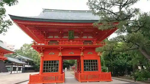 穴八幡宮の山門・神門