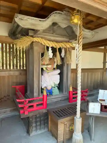 竹生島神社（都久夫須麻神社）の{uncategorized: "未分類", other: "その他", undefined: "問題あり", building: "その他建物", grave: "お墓", sacred_gate: "鳥居", guardian: "狛犬", statue: "像", buddha: "仏像", history: "歴史", nature: "自然", garden: "庭園", animal: "動物", pagoda: "塔", temizu: "手水舎", mountain_gate: "山門・神門", sanctuary: "本殿・本堂", subordinate: "末社・摂社", art: "芸術", scenery: "景色", jizo: "地蔵", ema: "絵馬", goshuin: "御朱印", omikuji: "おみくじ", items: "授与品その他", amulet: "お守り", goshuincho: "御朱印帳", eats: "食事", festival: "お祭り", votive_dance: "神楽", shichigosan: "七五三参", wedding: "結婚式", experience: "体験その他", initially: "初詣", around: "周辺", anti_infection: "感染症対策"}