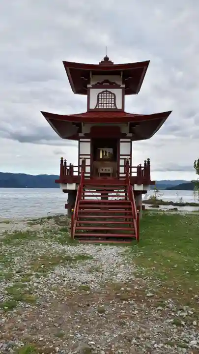 浮見堂の本殿・本堂